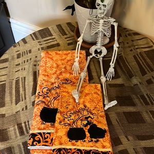 Halloween dish towels. New without tag.